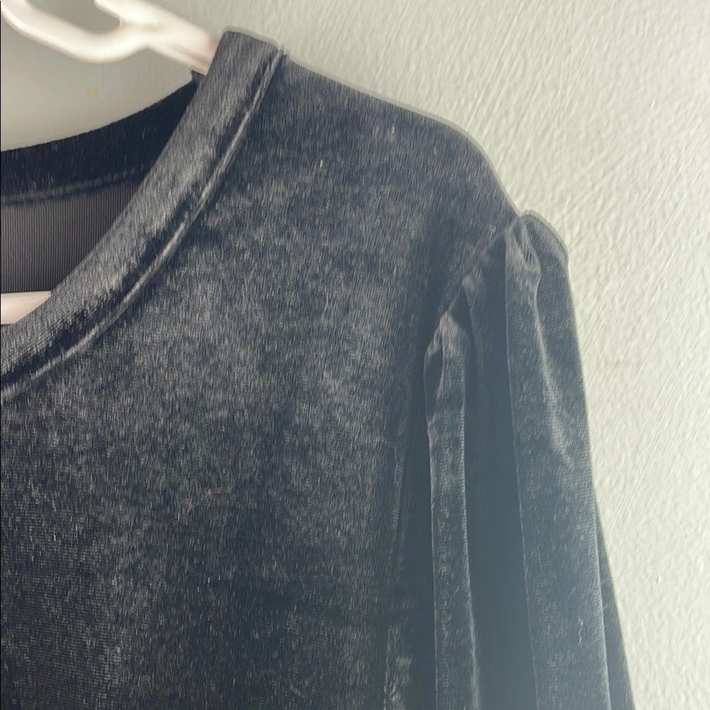 Modcloth Black Velvet Top Size M - Picture 3 of 7